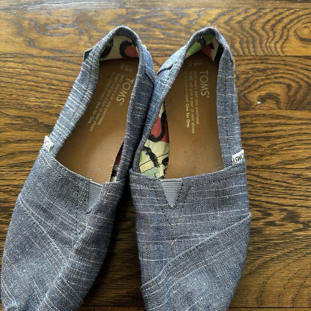 TOMS Classic Chambray Alpargata slip-on shoes size 6.5 | Casual Flats - Picture 2 of 11